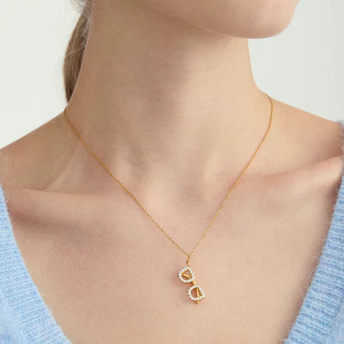 Sparkling Crystal Eyewear Necklace – 18K Gold Plated, No Tarnish