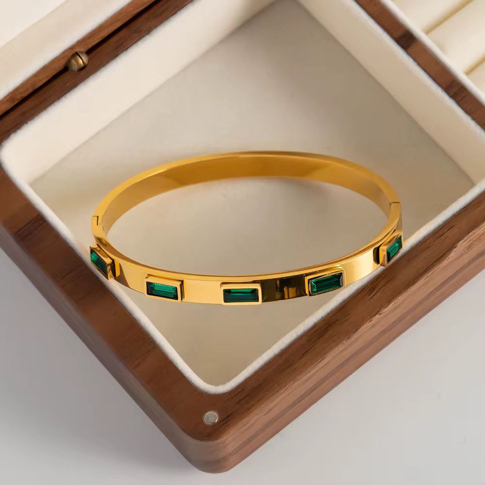 Timeless Emerald Bar-Stone Bangle