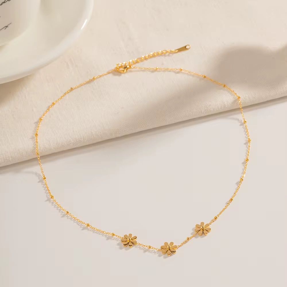 Dainty Triple Flower Necklace – Tarnish-Free