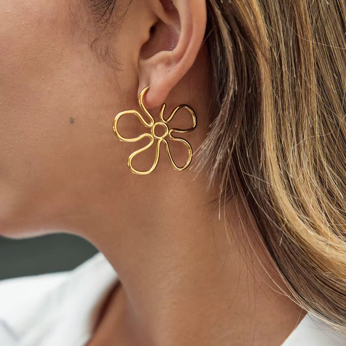 18K Gold-Plated Flower Outline Earrings