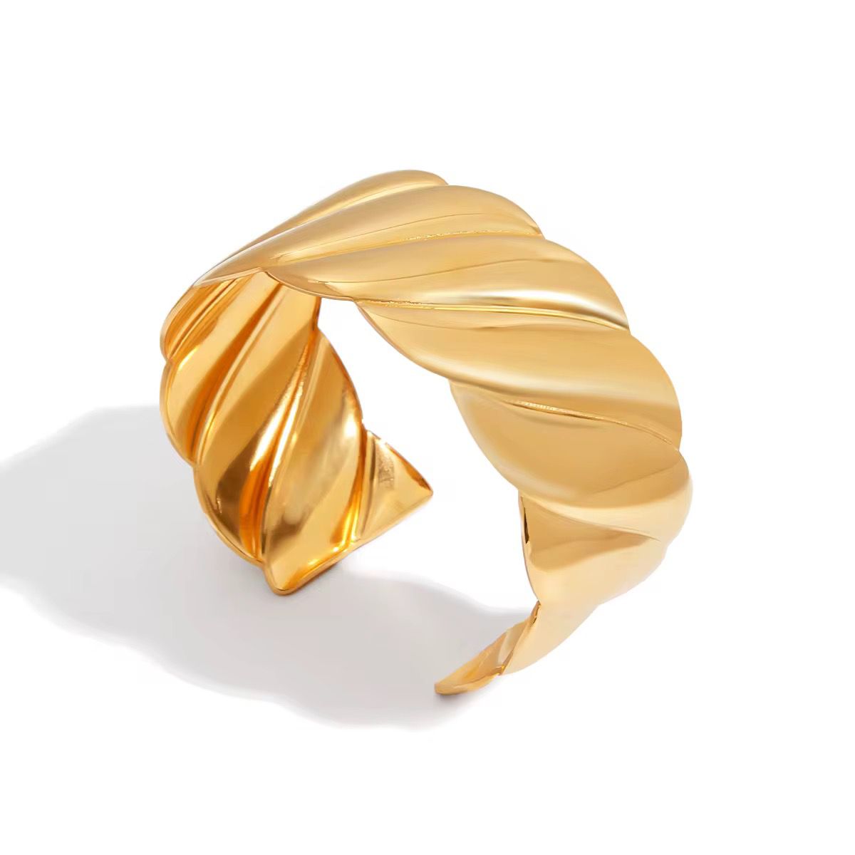 Twisted Harmony Statement Cuff – Bold & Timeless Elegance