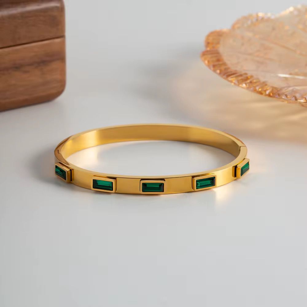 Timeless Emerald Bar-Stone Bangle