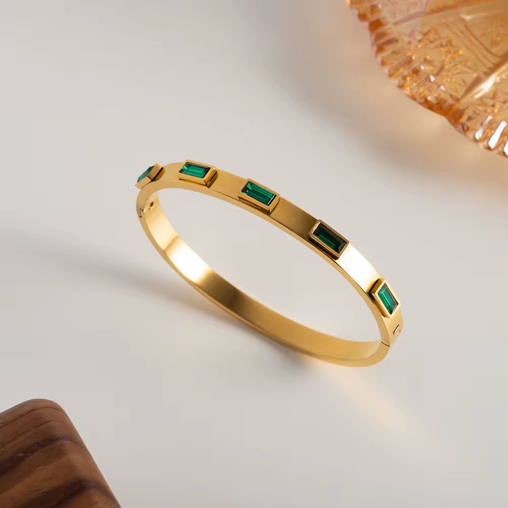 Timeless Emerald Bar-Stone Bangle